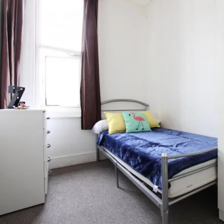 Rent this 9 bed room on 241 Kilburn High Road in London, NW6 2BS