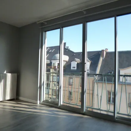 Rent this 1 bed apartment on Hôtel de Ville in Place de l'Hôtel de Ville, 95300 Pontoise