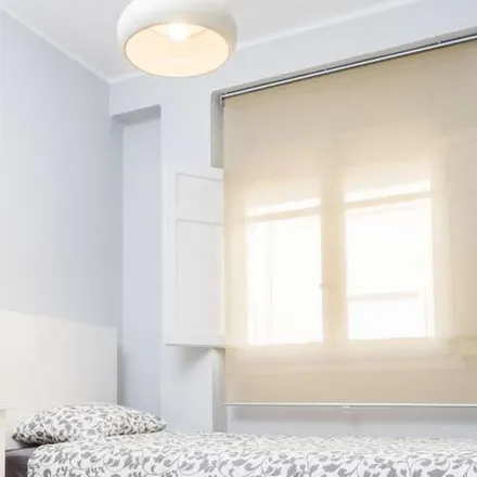 Rent this 3 bed apartment on Calle de la Vía in 21, 50009 Zaragoza