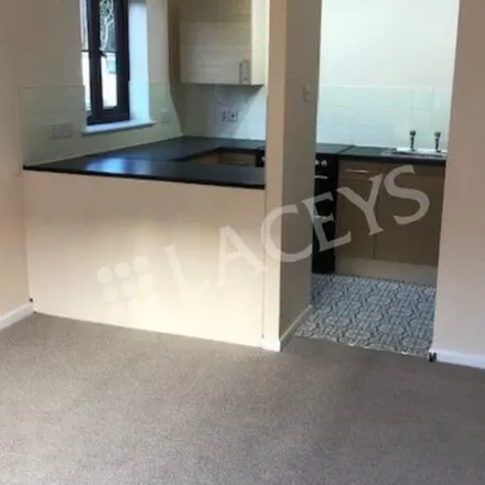 Image 2 - Gordon Road, Yeovil, BA21 4RL, United Kingdom - Apartment for rent