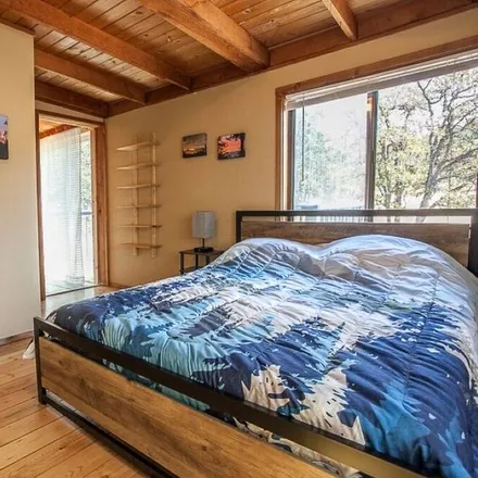 Rent this 4 bed house on Mosier