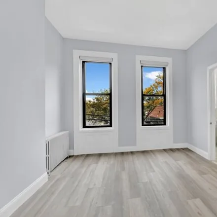 Image 5 - 60-31 54th Street, New York, NY 11378, USA - Townhouse for sale