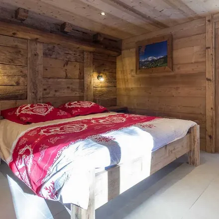 Rent this 6 bed house on Route du col des aravis in 73590 La Giettaz, France
