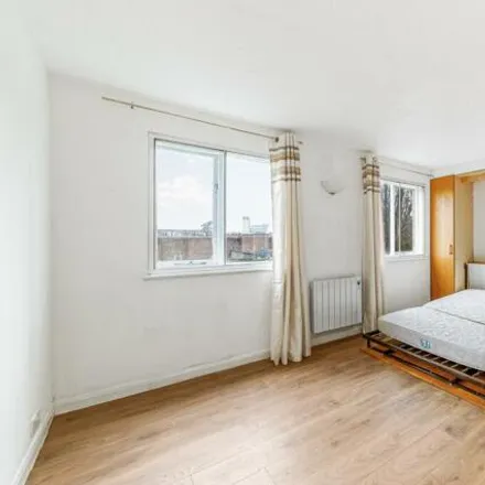 Image 5 - 143 Ealing Road, London, TW8 0LF, United Kingdom - Apartment for sale