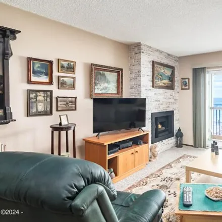 Buy this 1 bed condo on Surftides Plaza Condominiums in Northwest Inlet Avenue, Lincoln City