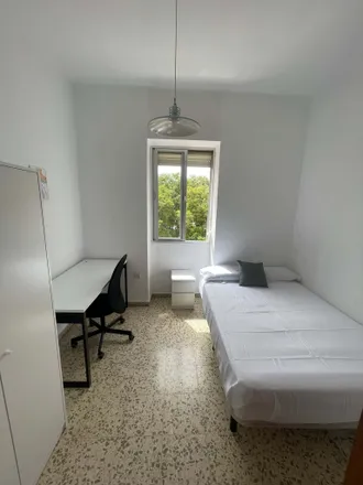 Rent this 4 bed room on Calle Teniente Díaz Corpas in 5, 29007 Málaga