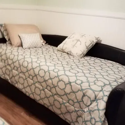 Rent this 3 bed house on Steinhatchee in FL, 32359