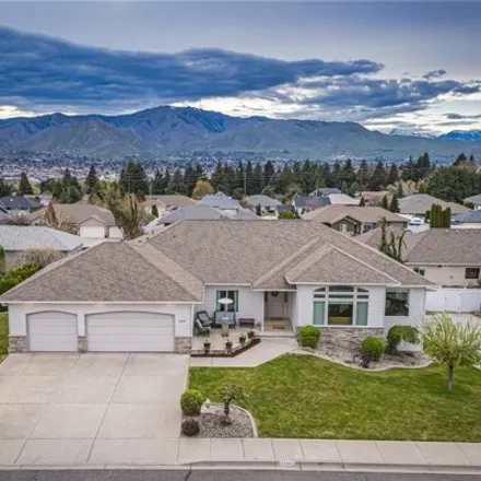 Buy this 5 bed house on 1544 Huntwood Lane in East Wenatchee Bench, East Wenatchee
