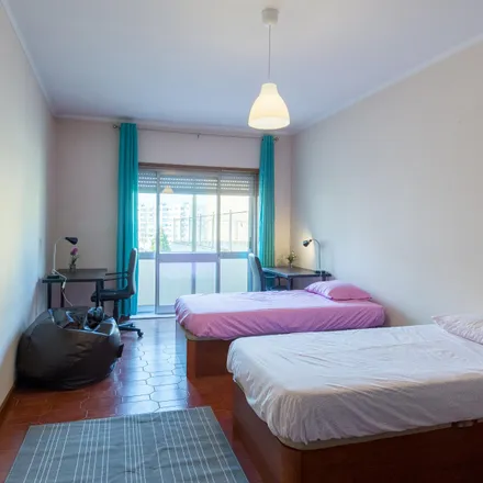 Rent this 3 bed room on Millennium bcp in Rua Doutor Joaquim Pires de Lima, 4200-347 Porto