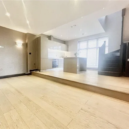Image 1 - Beaumont House, Heath Road, London, TW1 4AF, United Kingdom - Townhouse for rent