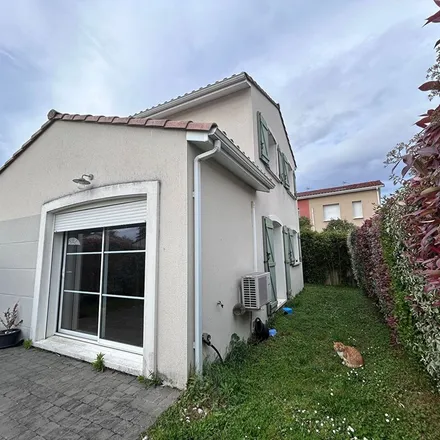 Rent this 4 bed apartment on 28 bis Chemin de la Vie Vieille in 31270 Cugnaux, France