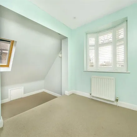 Rent this 5 bed apartment on Montrose Avenue in London, TW2 6HD