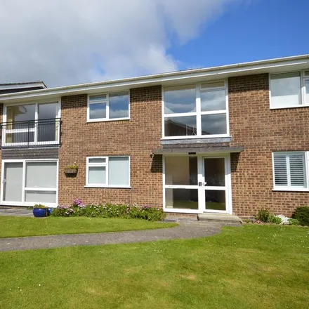 Rent this 2 bed apartment on Montagu Road in Highcliffe-on-Sea, BH23 5JX