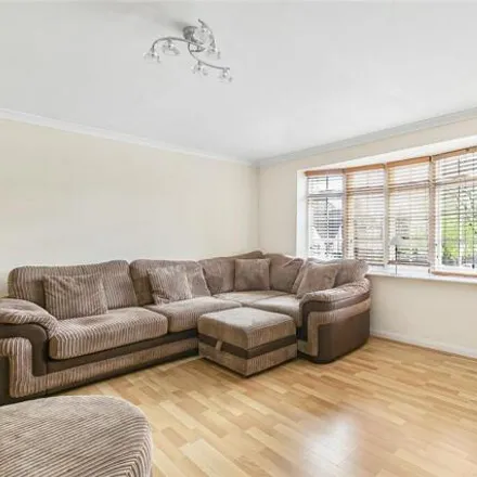 Image 3 - Hoppers Road, Winchmore Hill, London, N21 3LL, United Kingdom - Townhouse for sale