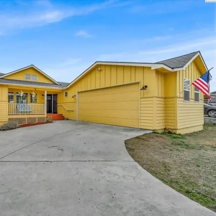 Buy this 5 bed house on 811 South Buntin Street in Kennewick, WA 99336