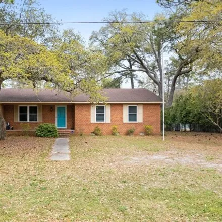 Buy this 3 bed house on 172 Park Avenue in Southport, NC 28461