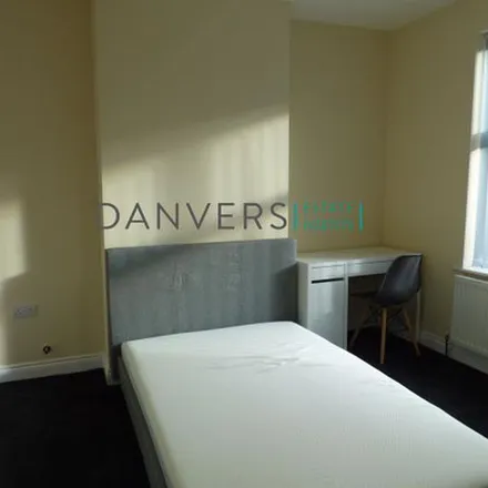 Image 3 - Warwick Street, Leicester, LE3 5HY, United Kingdom - Townhouse for rent