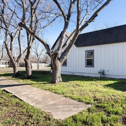 Image 4 - 204 College Street, Italy, Ellis County, TX 76651, USA - House for sale