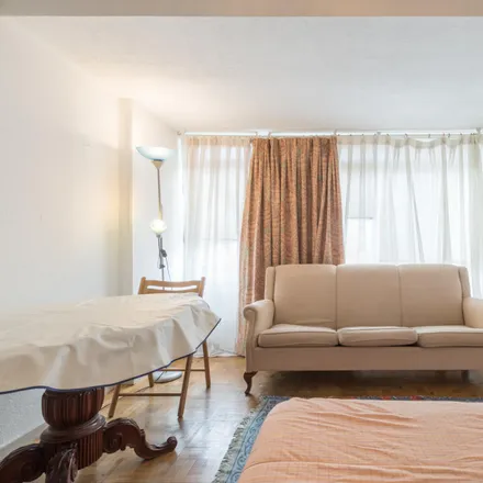 Rent this 4 bed room on Madrid in Calle de Clara del Rey, 31