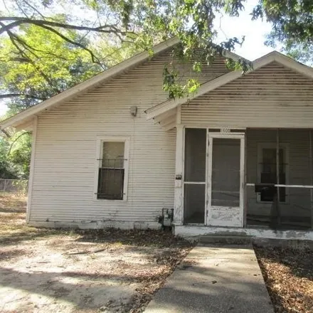 Buy this 2 bed house on 2508 West 16th Avenue in Pine Bluff, AR 71603