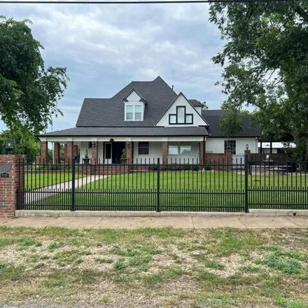 Buy this 5 bed house on 413 Elm Street in Honey Grove, Fannin County