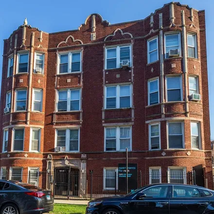Rent this 3 bed apartment on 923-933 East 46th Street in Chicago, IL 60653
