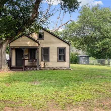 Buy this 2 bed house on 872 Fowlkes Street in Sealy, TX 77474
