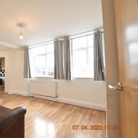 Image 2 - UC, Guildford Street, Luton, LU1 2NQ, United Kingdom - Apartment for rent