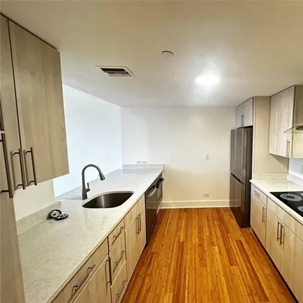 Image 5 - 2100 St Charles Ave Apt 3M, New Orleans, Louisiana, 70130 - Condo for rent