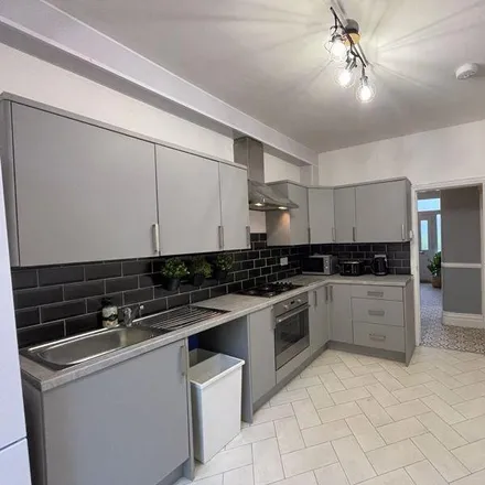 Image 5 - Winchfield Road, Liverpool, L15 5AY, United Kingdom - Townhouse for rent