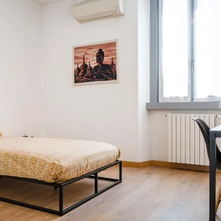 Rent this 2 bed room on KiKi in Via Gustavo Fara, 12