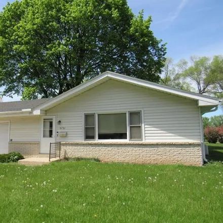 Buy this 3 bed house on 2801 Hawthorne Avenue in Janesville, WI 53545