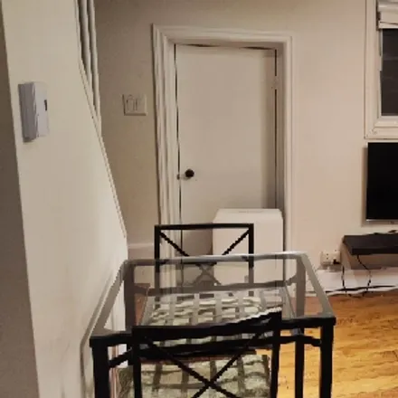 Image 4 - 42-669, Rue Buies, Montreal, QC H1S 1K3, Canada - Room for rent