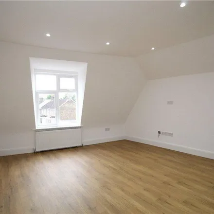 Rent this 2 bed apartment on Clifford Road in London, SE25 5FP
