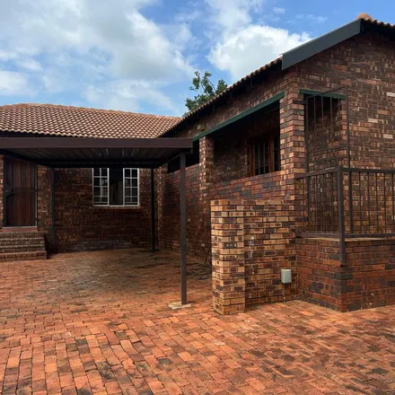 Image 2 - Checkers Hyper, Constantia Drive, Floracliffe, Roodepoort, 1709, South Africa - Apartment for rent