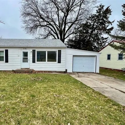 Buy this 2 bed house on 1059 South 16th Street in Oskaloosa, IA 52577