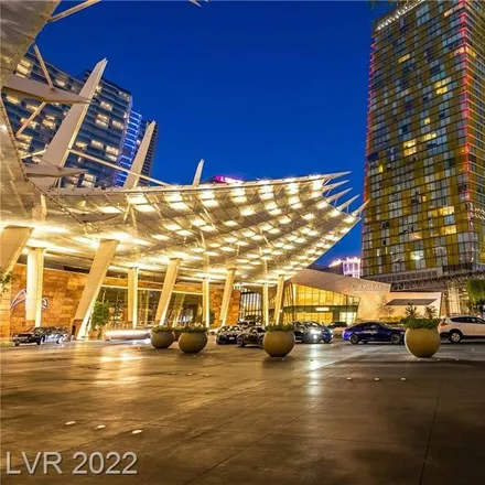 Buy this studio condo on West Harmon Avenue in Paradise, NV 89158