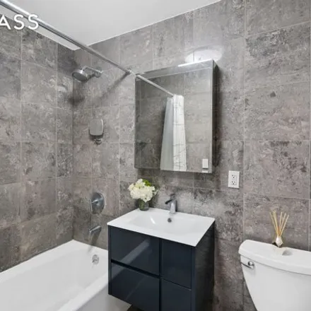 Image 7 - 643 East 11th Street, New York, NY 10009, USA - Condo for sale
