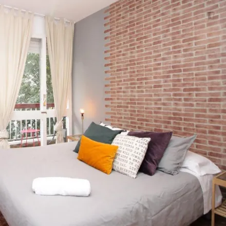 Rent this 22 bed room on Parròquia de Nostra Senyora del Carme in Carrer de Roger de Llúria, 08001 Barcelona
