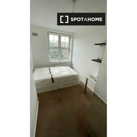 Rent this 1 bed apartment on Crayford House in Staple Street, Bermondsey Village