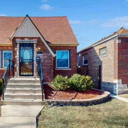Buy this 4 bed house on 8514 South Phillips Avenue in Chicago, IL 60617