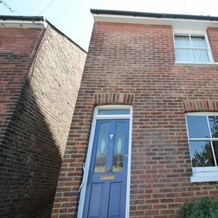 Rent this 2 bed townhouse on Sandy Lane in Sevenoaks, TN13 3TP