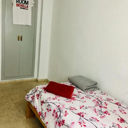 Rent this 4 bed apartment on PRACTiK·es para criaturas inquietas in Calle Evangelista, 7
