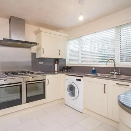 Image 2 - Chaffinch Green, Havant, PO8 9UG, United Kingdom - Townhouse for sale