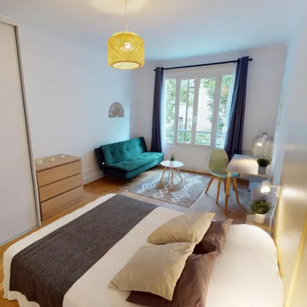 Rent this 3 bed room on 368 Rue de Vaugirard in 75015 Paris, France