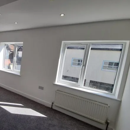 Image 6 - Lovers Walk, Dunstable, LU6 3SS, United Kingdom - Apartment for rent
