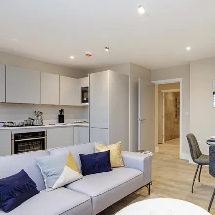 Rent this 1 bed apartment on 8 Ballards Lane in London, N3 2HB