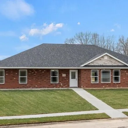 Buy this 3 bed house on 1701 Ashley Court in Fulton, MO 65251