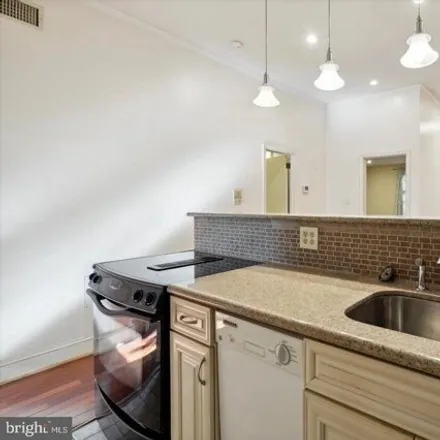 Image 7 - 1914 Fairmount Avenue, Philadelphia, PA 19130, USA - Condo for rent