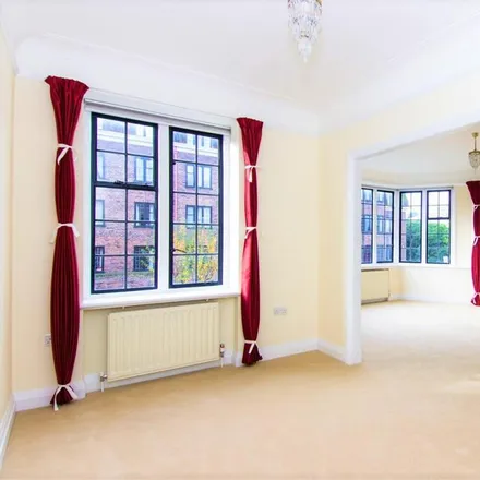 Image 2 - Selwyn House, Manor Fields, London, SW15 3LN, United Kingdom - Apartment for rent